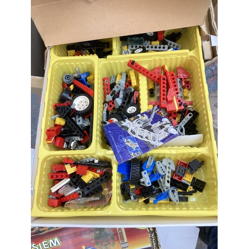 536 - A large collection of assorted Lego