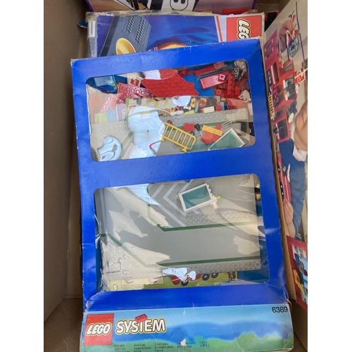 536 - A large collection of assorted Lego