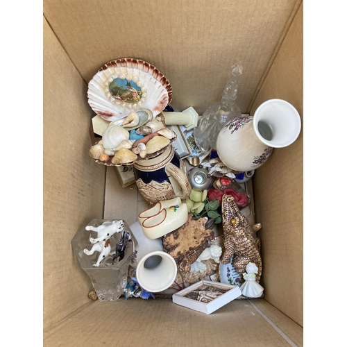 553 - A collection of assorted ceramics and glassware to include Royal Winton Ivory fine bone china part t... 