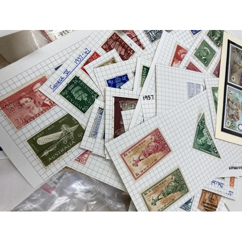 1614 - A large collection of assorted stamps