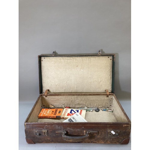 1629A - A vintage leather travel case