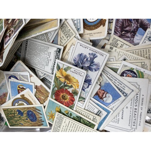 1612 - A large collection of vintage cigarette cards