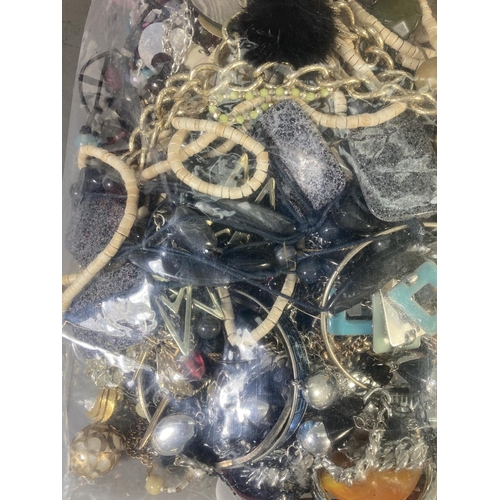 92 - A large collection of assorted costume jewellery - approx. 4.55kg