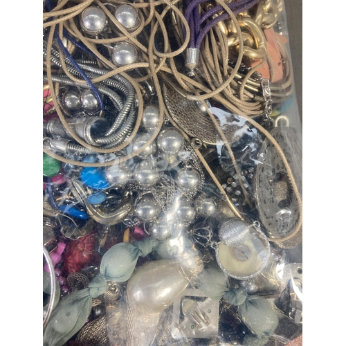 94 - A large collection of assorted costume jewellery - approx. 4.60kg