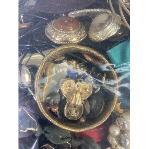 94 - A large collection of assorted costume jewellery - approx. 4.60kg