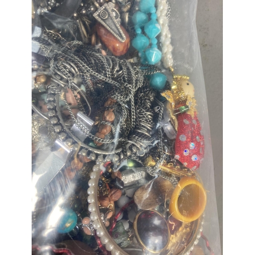 95 - A large collection of assorted costume jewellery - approx. 4.00kg