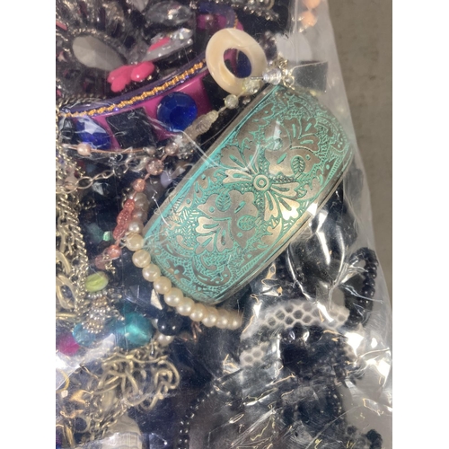 96 - A large collection of assorted costume jewellery - approx. 3.85kg