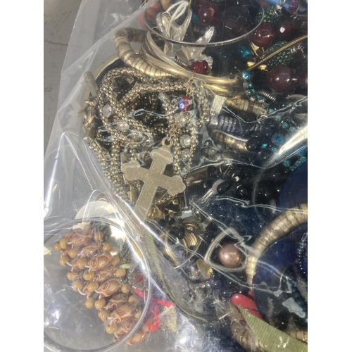 98 - A large collection of assorted costume jewellery - approx. 3.45kg