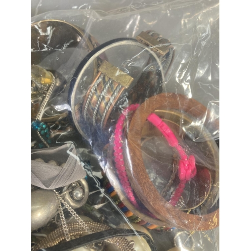 98 - A large collection of assorted costume jewellery - approx. 3.45kg