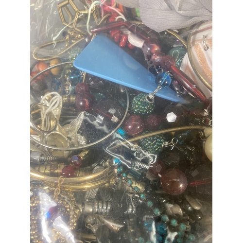 98 - A large collection of assorted costume jewellery - approx. 3.45kg