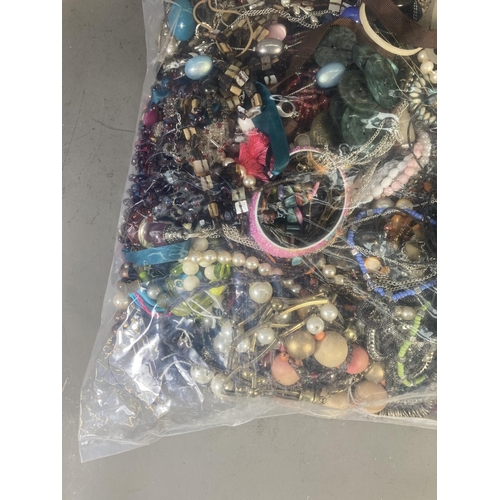 99 - A large collection of assorted costume jewellery - approx. 4.30kg