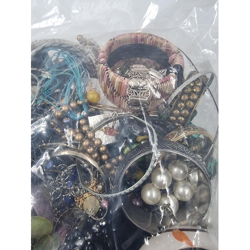 107 - A large collection of assorted costume jewellery - approx. 3.70kg