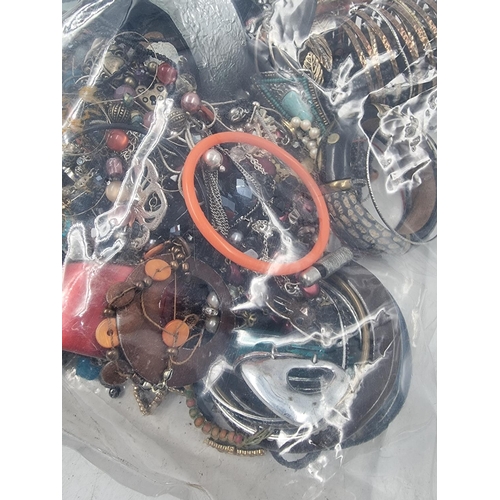 109 - A large collection of assorted costume jewellery - approx. 3.20kg