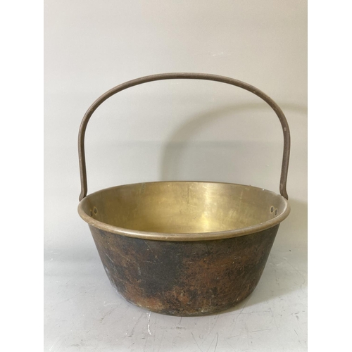 66 - A Victorian brass preserve pan - approx. 37cm in diameter