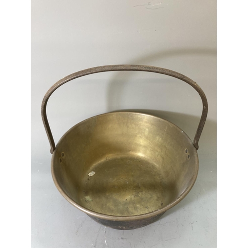 66 - A Victorian brass preserve pan - approx. 37cm in diameter