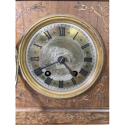 210 - An early 20th century inlaid walnut cased chiming mantel clock with brass face, pendulum and movemen... 