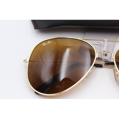 134 - A cased pair of unisex Ray-Ban gold tone aviator sunglasses