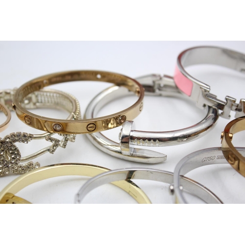 141 - Fourteen contemporary fashion bangles