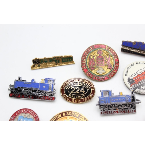 1431 - Twelve assorted vintage rail/railway related pin badges