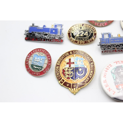 1431 - Twelve assorted vintage rail/railway related pin badges