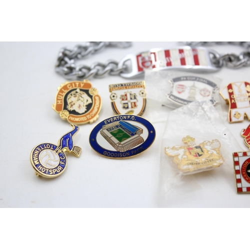 1433 - Twenty assorted football related pin badges and bracelet