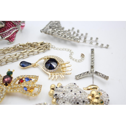 146 - Ten items of contemporary fashion jewellery