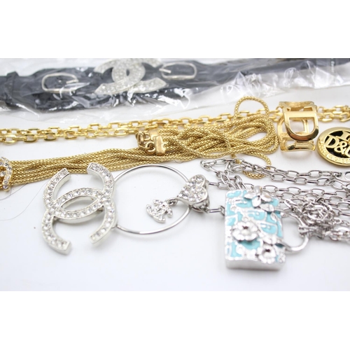 148 - Fifteen items of contemporary fashion jewellery