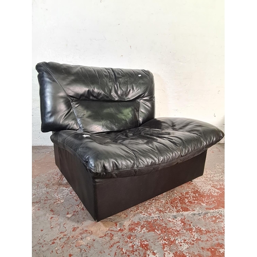 424 - A vintage black leather lounge chair - approx. 86cm high x 104cm wide x 87cm deep