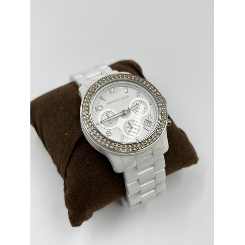 1259 - A boxed Michael Kors men's quartz wristwatch with ceramic bracelet and dial - model no. MK-5188