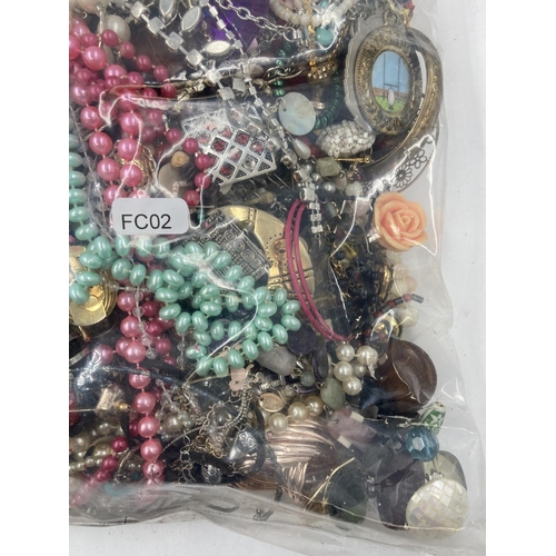 121 - A large collection of assorted costume jewellery - approx. 4.5kg