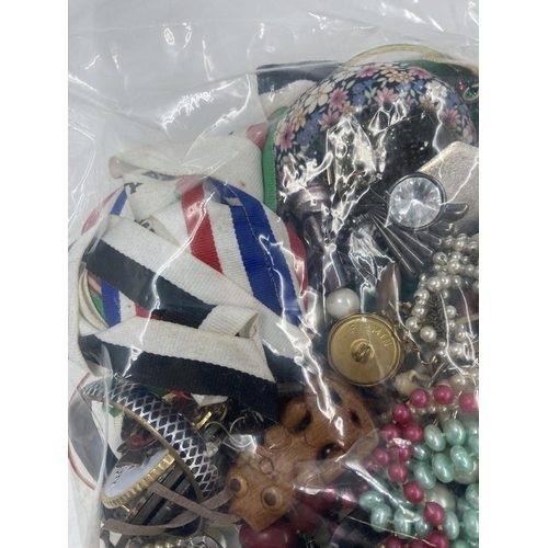 121 - A large collection of assorted costume jewellery - approx. 4.5kg