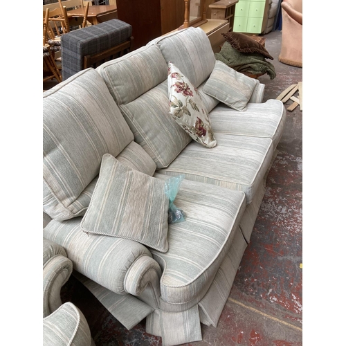 425A - A cream and blue upholstered two piece lounge suite comprising armchair - approx. 86cm high x 92cm w... 