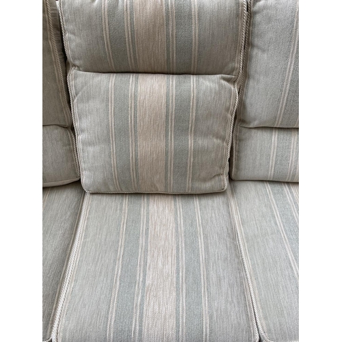 425A - A cream and blue upholstered two piece lounge suite comprising armchair - approx. 86cm high x 92cm w... 