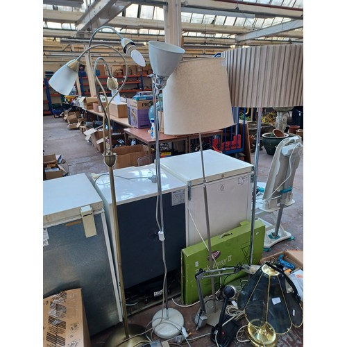 674A - A large quantity of items to include floorstanding lamps, table lamps, ceiling lights, computer moni... 