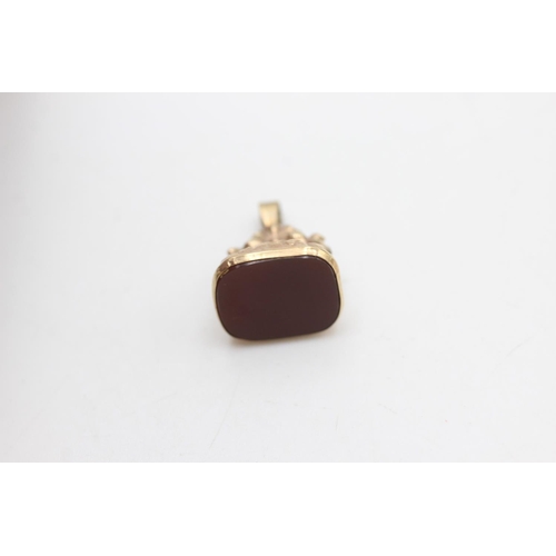 2004 - Two 9ct gold gemstone fobs, one carnelian and one onyx and bloodstone - approx. gross weight 3.9 gra... 