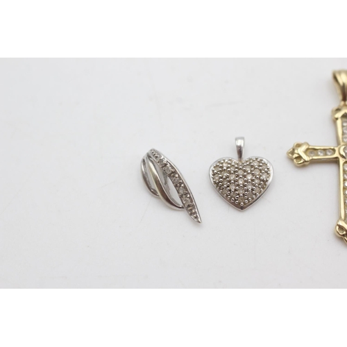 2005 - Four 9ct yellow and white gold diamond and topaz set pendants to include cross, heart etc. - approx.... 