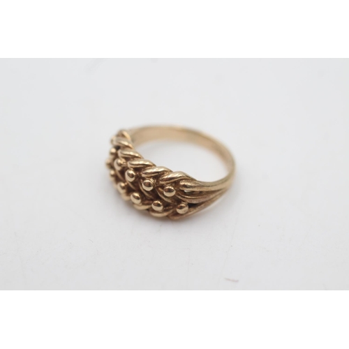 2020 - A hallmarked Birmingham 9ct gold keeper ring, size E½ - approx. gross weight 3 grams