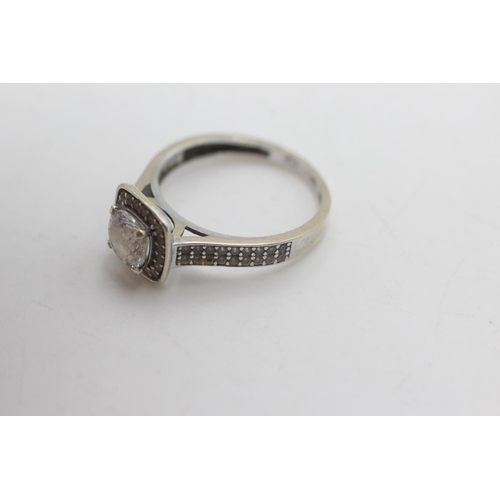 2039 - A 9ct white gold clear gemstone halo and shoulders set cathedral setting ring, size M½ - approx. gro... 