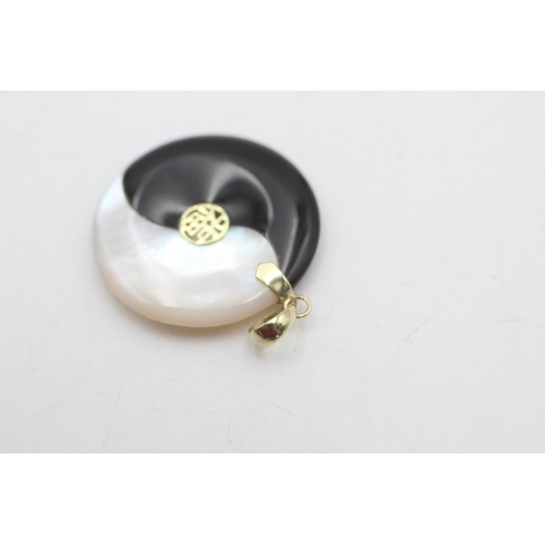 2044 - Two 14ct gold onyx, jade and mother of pearl ying and yang pendants - approx. gross weight 8.3 grams