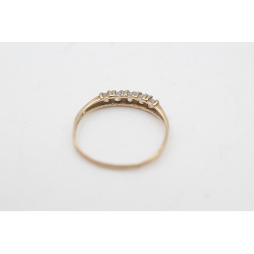 2050 - A 9ct gold five stone clear gemstone set band ring, size P - approx. gross weight 1 gram