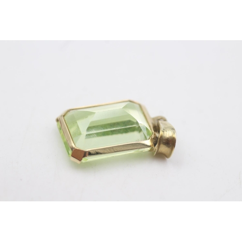 2099 - A 14ct gold synthetic spinel pendant - approx. gross weight 7 grams