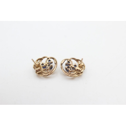 2117 - A pair of 9ct gold sapphire ornate twirl openwork stud earrings - approx. gross weight 2.3 grams