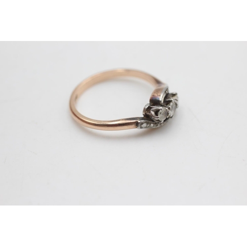 2135 - A 9ct rose gold twist band clear gemstone ring, size Q - approx. gross weight 3 grams