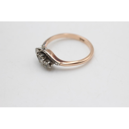 2135 - A 9ct rose gold twist band clear gemstone ring, size Q - approx. gross weight 3 grams