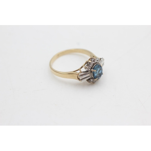 2142 - A 9ct gold topaz and clear gemstone cluster dress ring, size O½ - approx. gross weight 3 grams