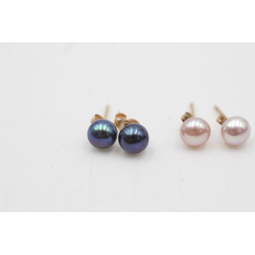 2147 - Two pairs of 9ct gold paired pearl stud earrings - approx. gross weight 1 gram