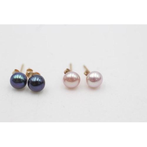 2147 - Two pairs of 9ct gold paired pearl stud earrings - approx. gross weight 1 gram