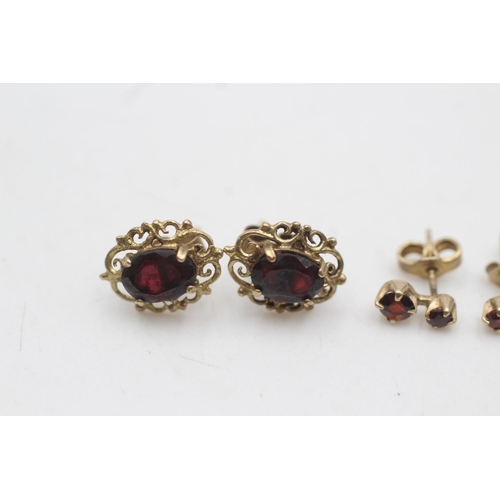 2149 - Two pairs of 9ct gold garnet ornate stud earrings - approx. gross weight 2.3 grams