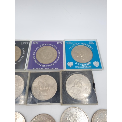 77 - A large collection of assorted commemorative coins to include Elizabeth II 1977 Silver Jubilee crown... 