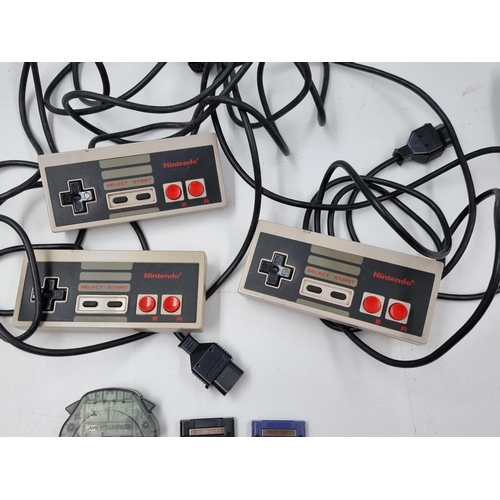 1527 - A selection of retro Nintendo accessories, three NES controllers, one SNES controller, two GameCube ... 